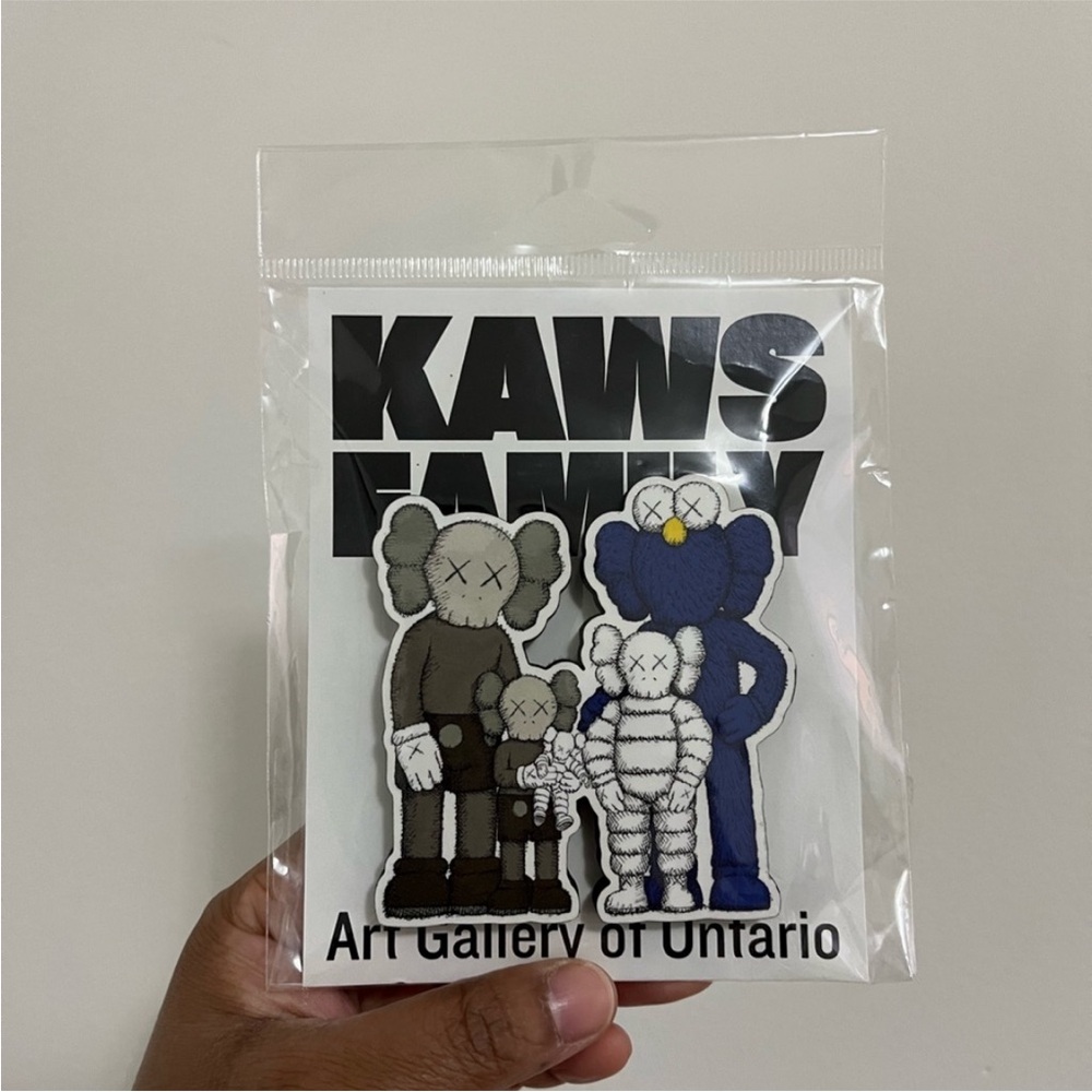 KAWS art book + magnet - Picture 11 of 12